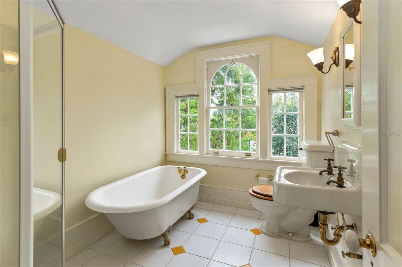 705 Delaney Avenue, Orlando, FL 32801 Photo