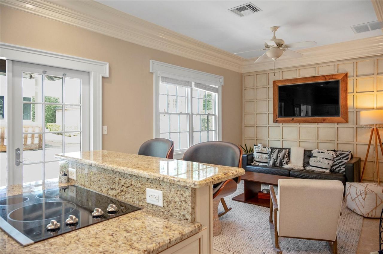 705 Delaney Avenue, Orlando, FL 32801 Photo