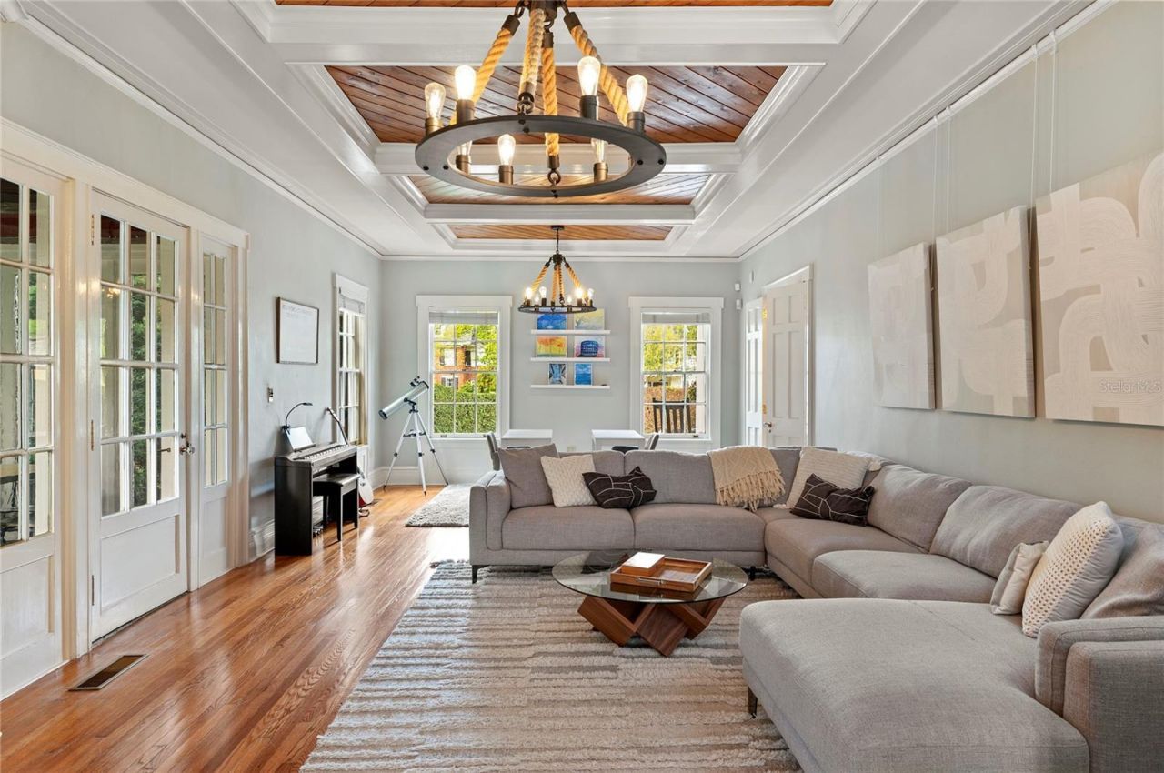 705 Delaney Avenue, Orlando, FL 32801 Photo