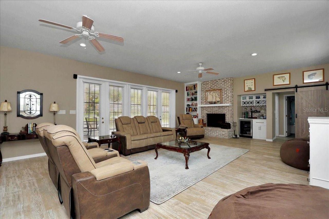 405 Lakeshore Drive, Leesburg, FL 34748 Photo