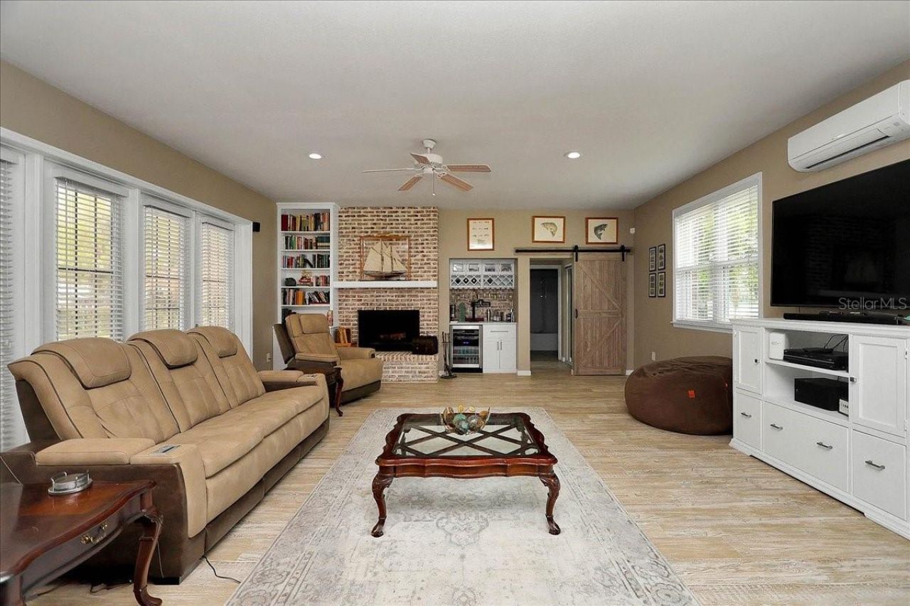 405 Lakeshore Drive, Leesburg, FL 34748 Photo