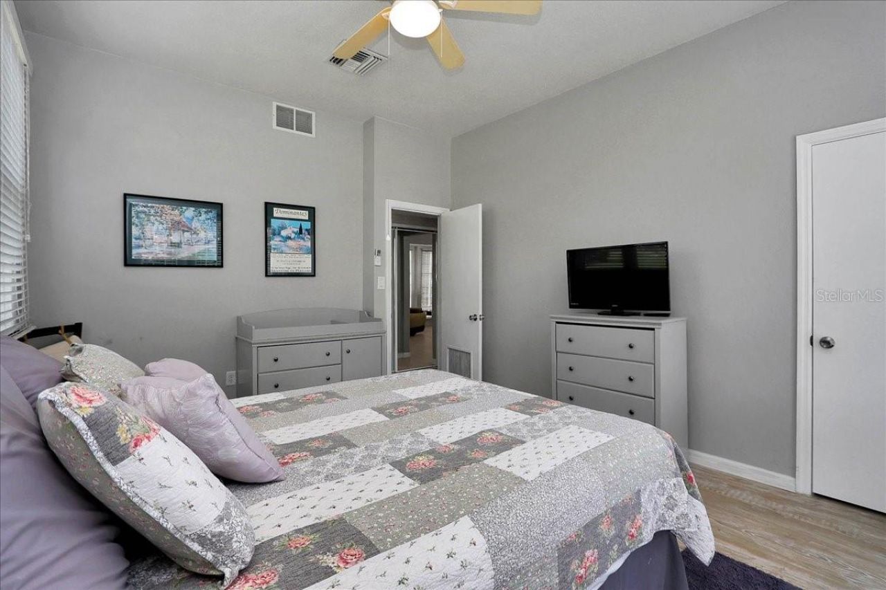 405 Lakeshore Drive, Leesburg, FL 34748 Photo