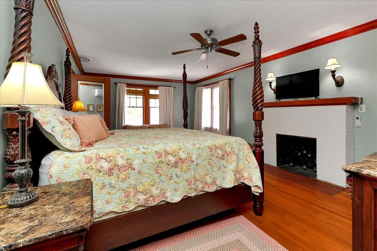 405 Lakeshore Drive, Leesburg, FL 34748 Photo