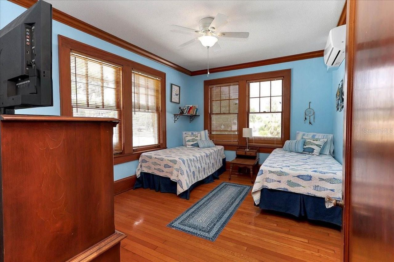 405 Lakeshore Drive, Leesburg, FL 34748 Photo
