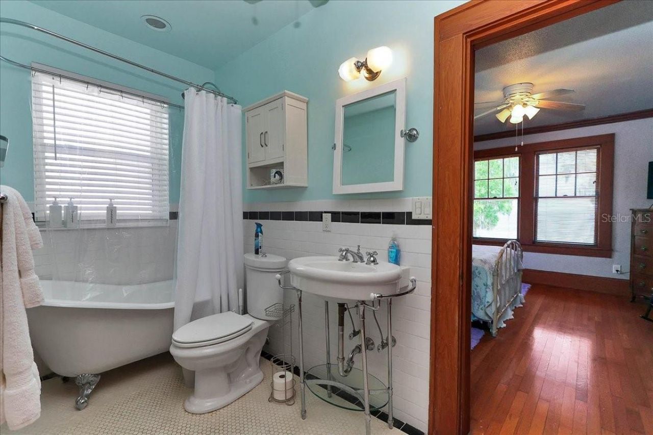 405 Lakeshore Drive, Leesburg, FL 34748 Photo