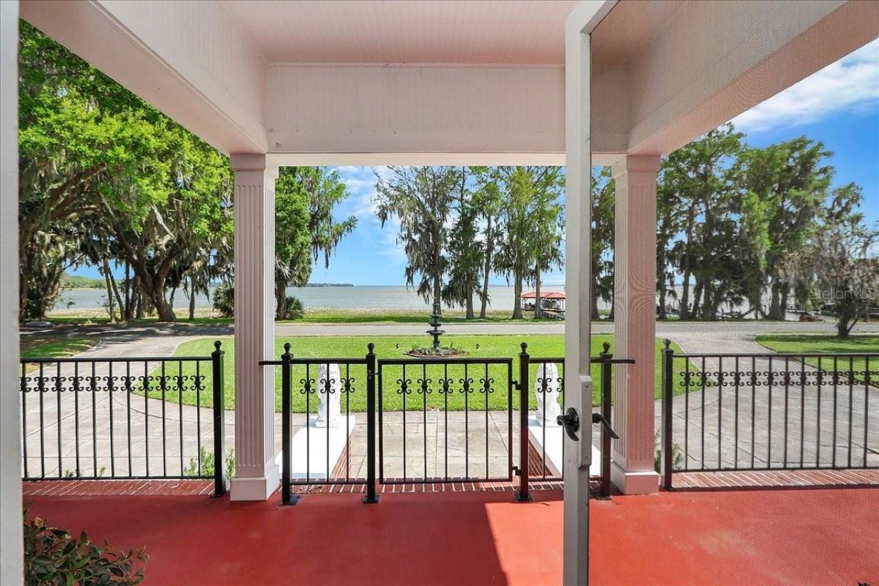 405 Lakeshore Drive, Leesburg, FL 34748 Photo