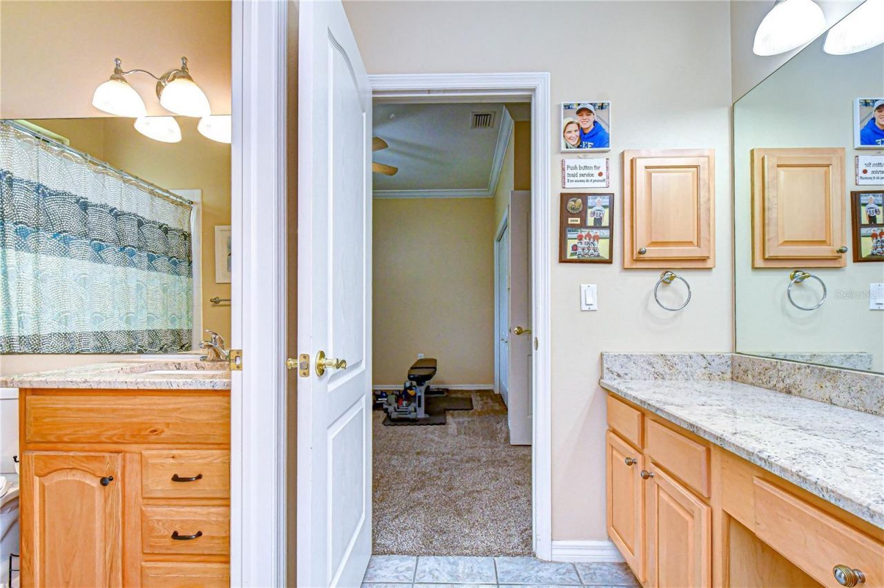 5104 Sylvan Oaks Drive , Valrico, FL 33596 Photo