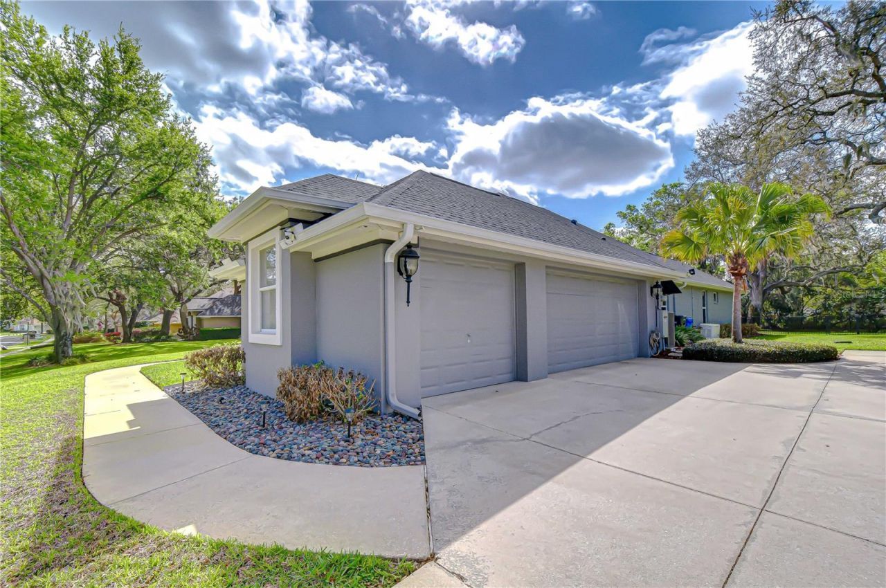 5104 Sylvan Oaks Drive , Valrico, FL 33596 Photo