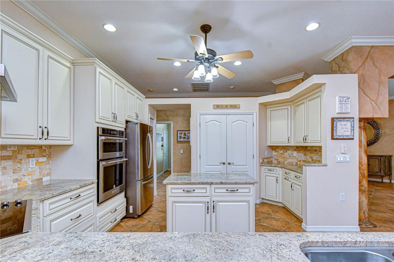 5104 Sylvan Oaks Drive , Valrico, FL 33596 Photo