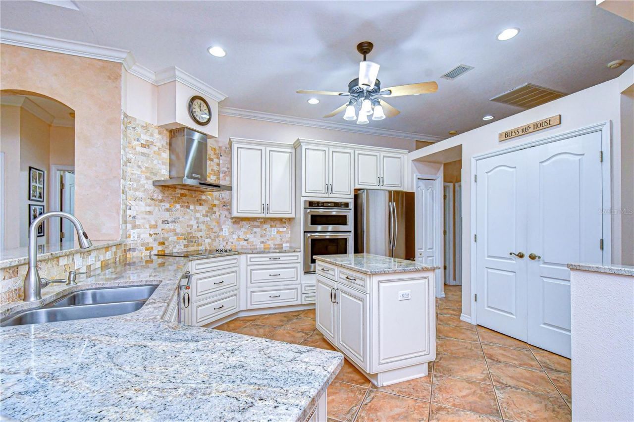 5104 Sylvan Oaks Drive , Valrico, FL 33596 Photo