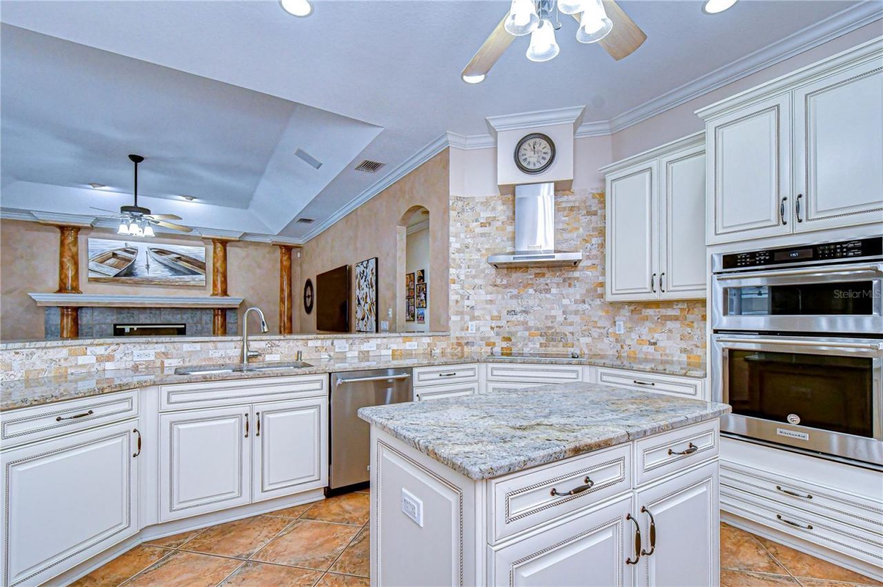 5104 Sylvan Oaks Drive , Valrico, FL 33596 Photo