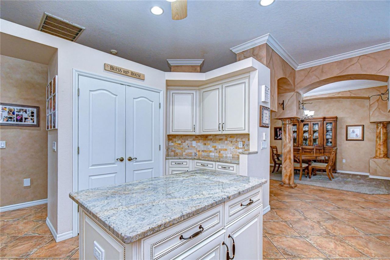 5104 Sylvan Oaks Drive , Valrico, FL 33596 Photo