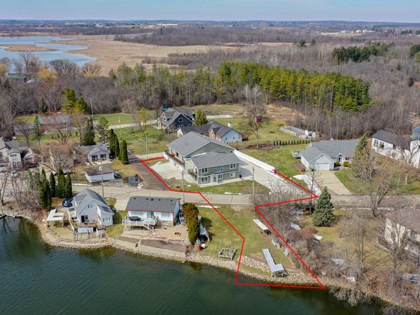 7134 N Tichigan Rd, Waterford, WI 53185