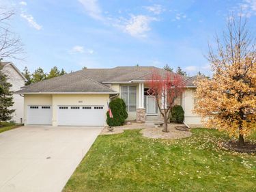 8175 Pristine Pine Trail, Eden Prairie, MN 55347