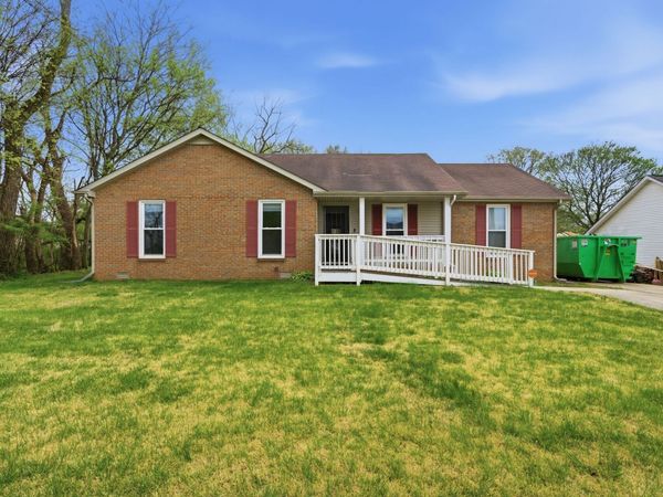 1718 Crestview Dr, Clarksville, TN 37042