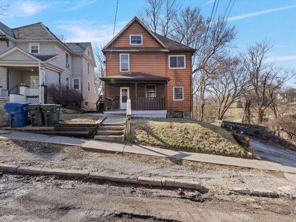 3 Riverview Place , Davenport, IA 52803