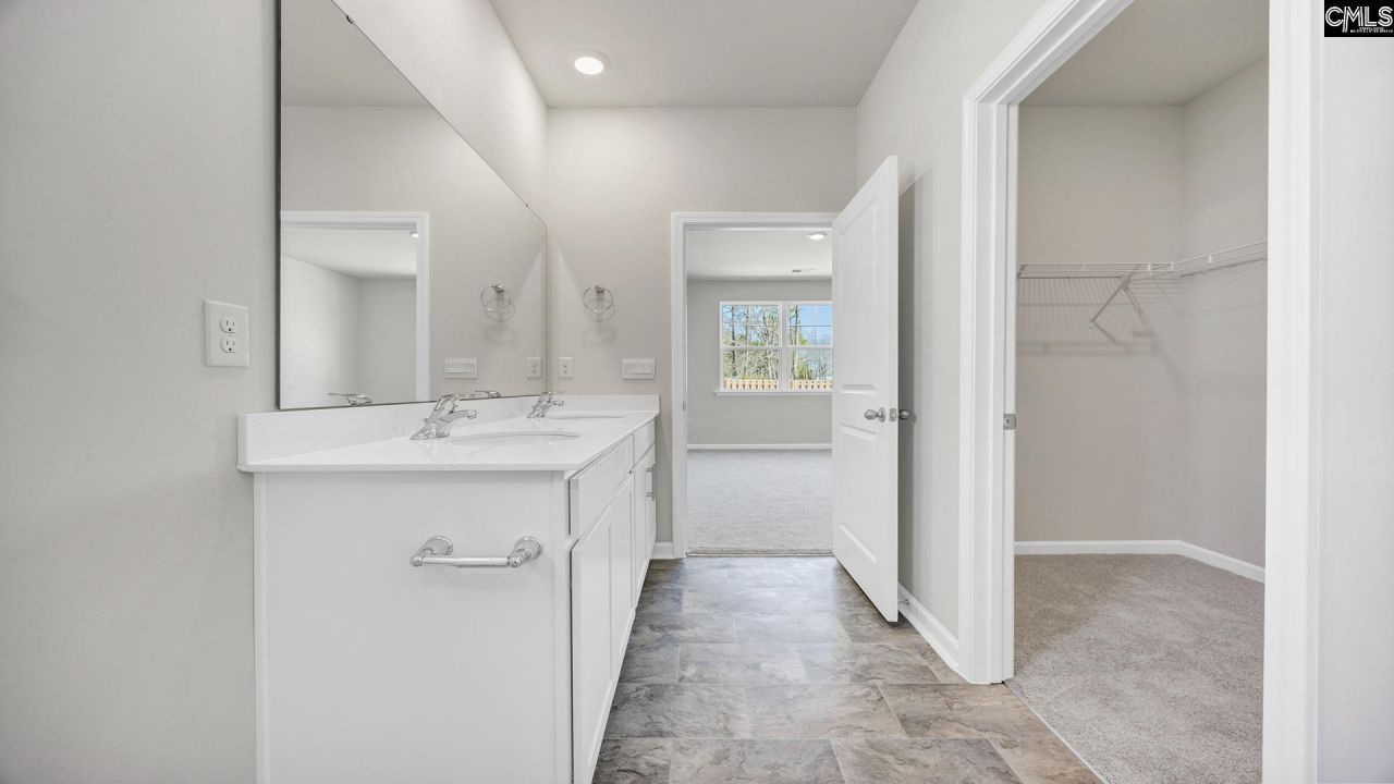 437 Leathertree Lane Photo 19