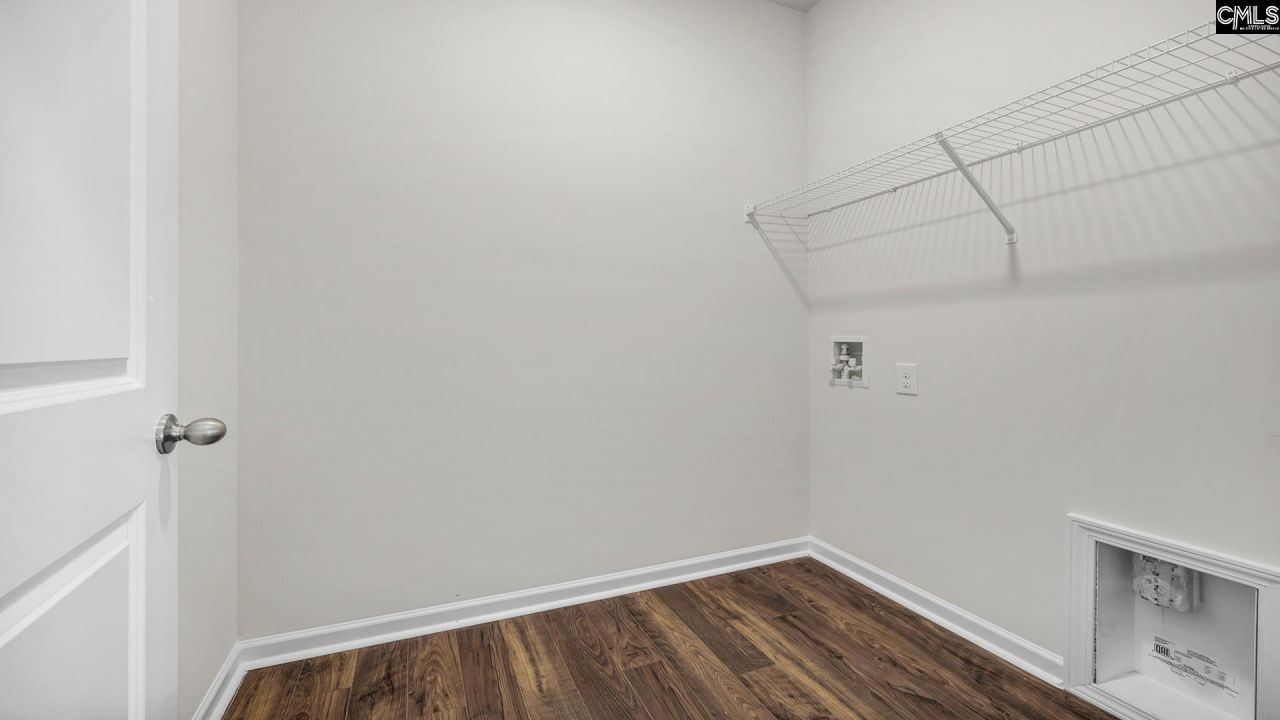 437 Leathertree Lane Photo 20