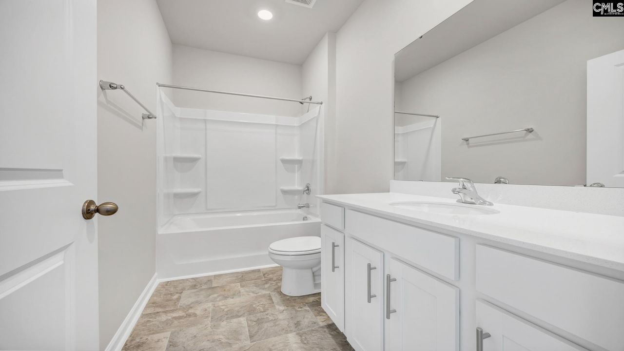 437 Leathertree Lane Photo 23