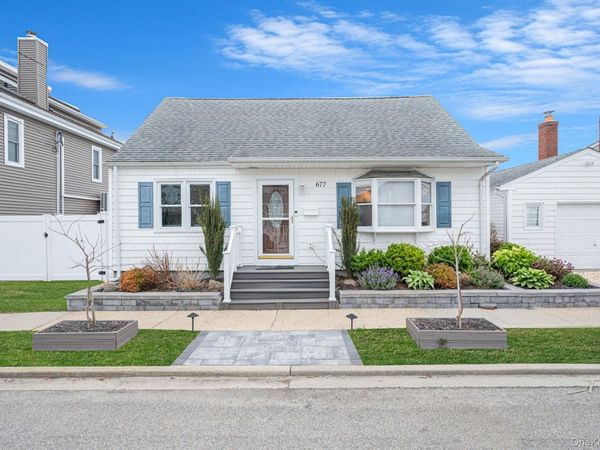 677 S 9th Street, Lindenhurst, NY 11757