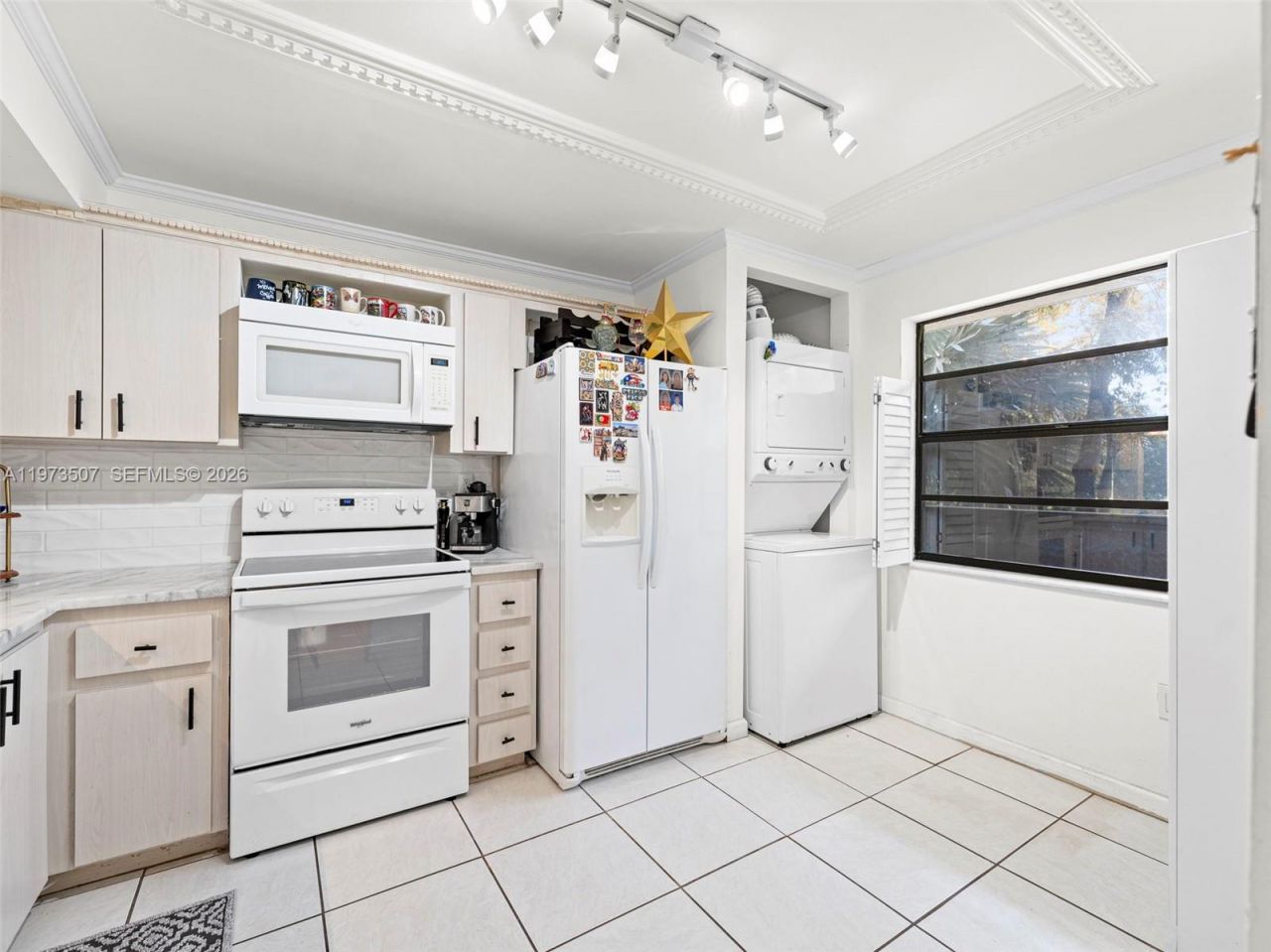 901 Colony Point Circle , Unit 304, Pembroke Pines, FL 33026 Photo