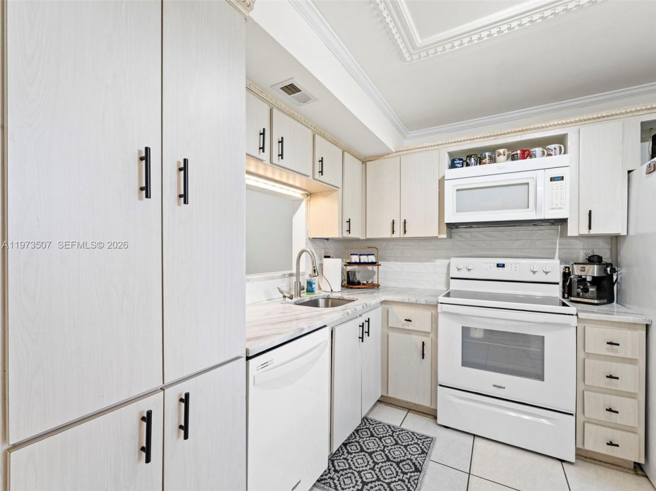 901 Colony Point Circle , Unit 304, Pembroke Pines, FL 33026 Photo