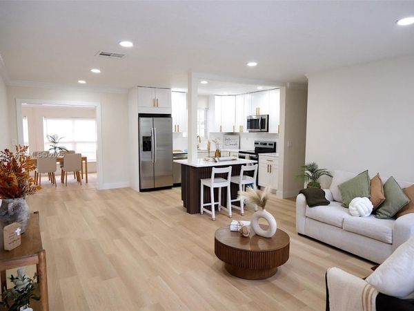 1084 SW 4th Ave, Pompano Beach, FL 33060