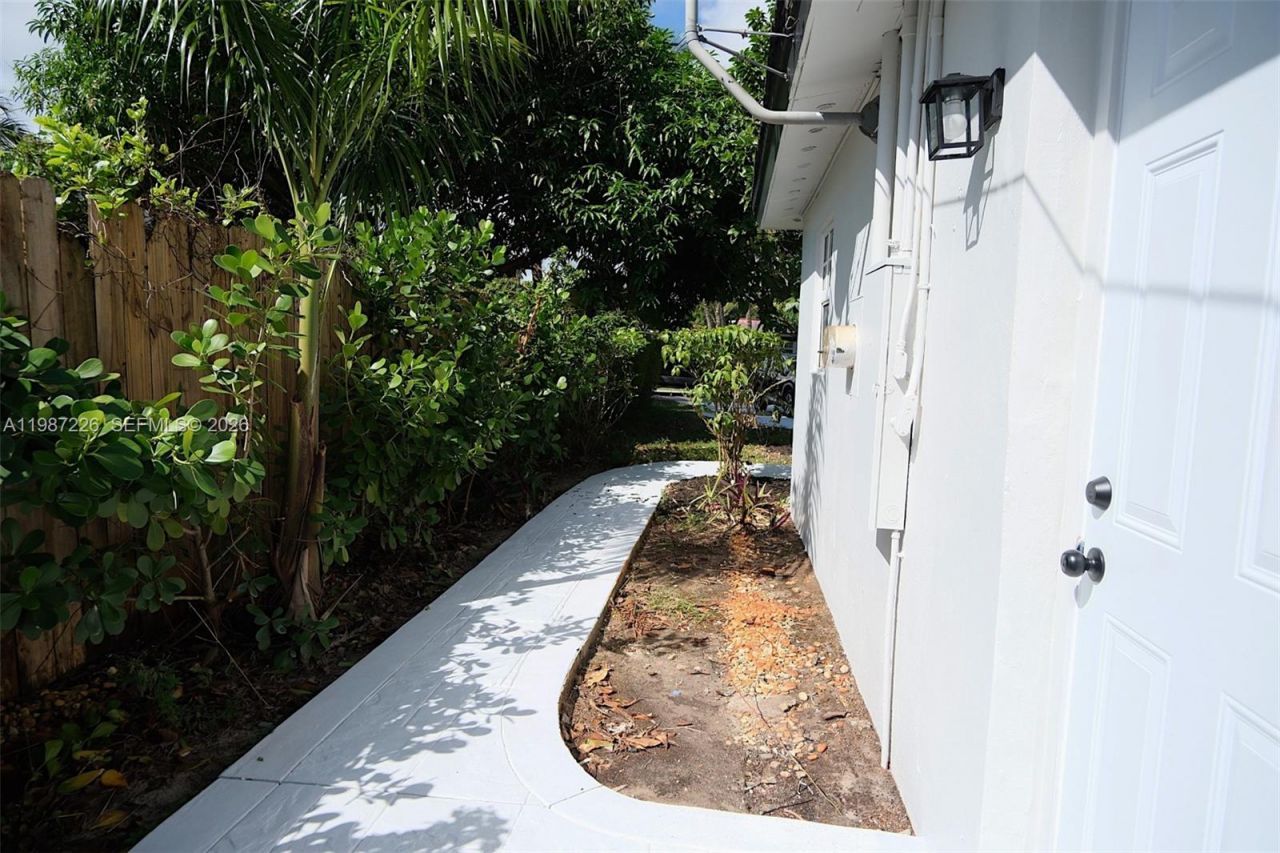 1084 SW 4th Ave, Pompano Beach, FL 33060 Photo