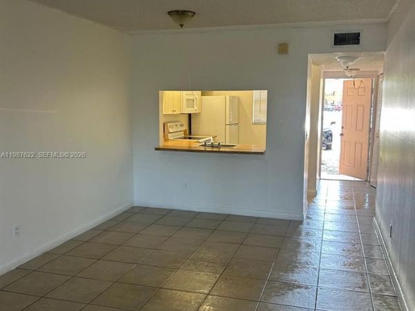 10425 NW 8th St, Unit 103, Pembroke Pines, FL 33026