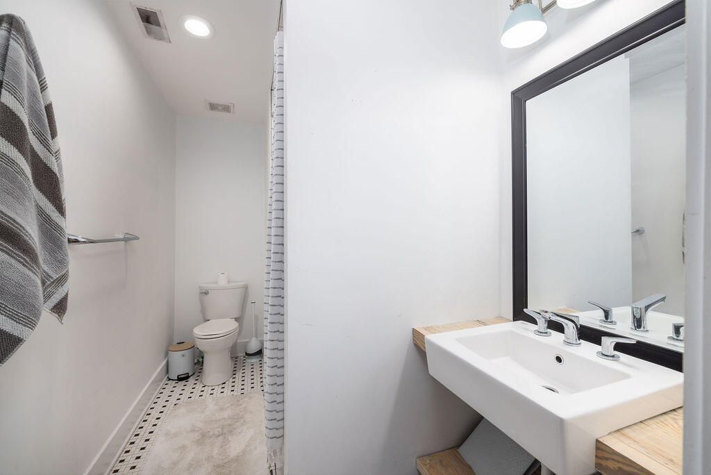 381 Sumter Street Photo 20