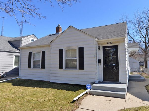 227 Wickham Blvd, Racine, WI 53405