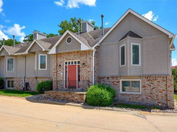 8178 Dellwood Drive, Urbandale, IA 50322