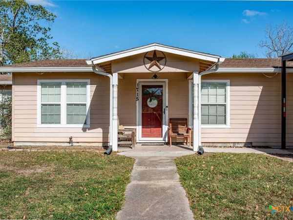 1715 Algee Street , Port Lavaca, TX 77979