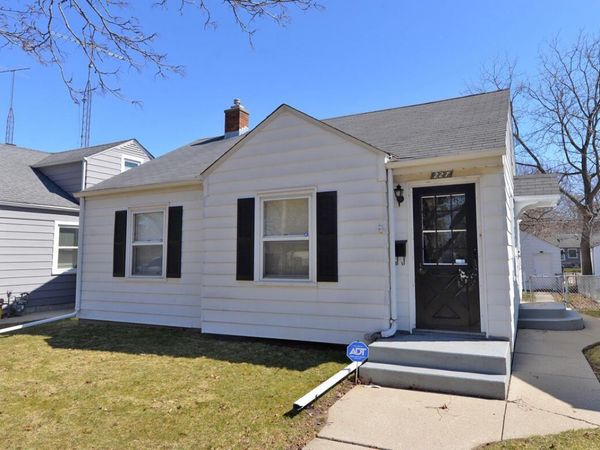 227 Wickham BOULEVARD, Racine, WI 53405