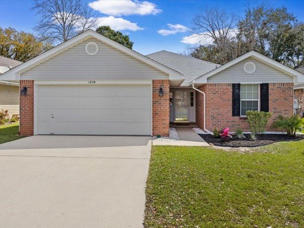 1710 Ivalea Circle, Navarre, FL 32566