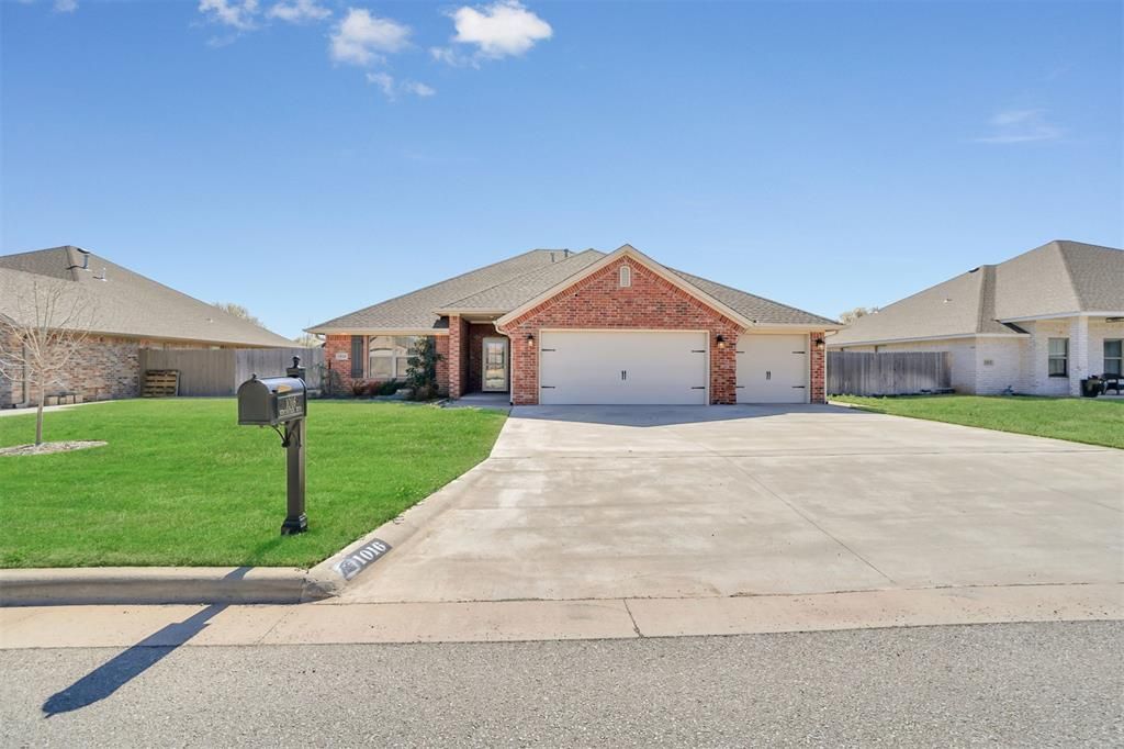 1016 North Ridge Boulevard, Altus, OK 73521 Main Photo