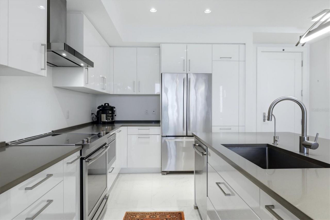 111 S Pineapple Avenue , Unit 811, Sarasota, FL 34236 Photo