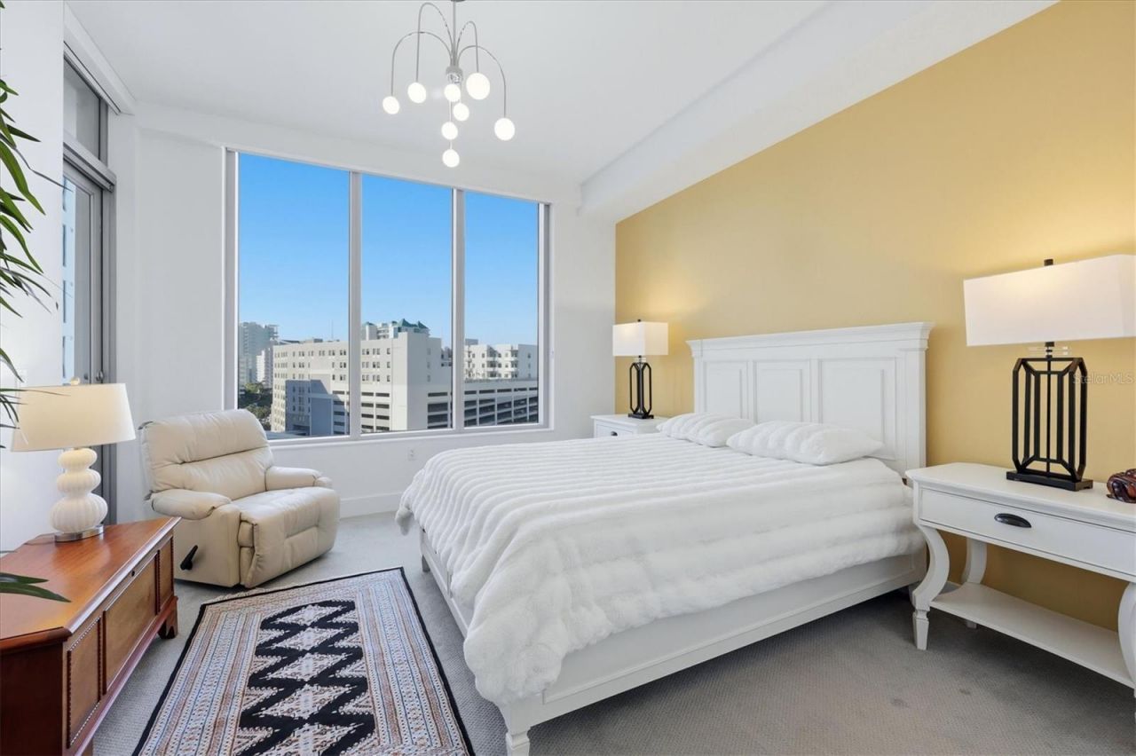 111 S Pineapple Avenue , Unit 811, Sarasota, FL 34236 Photo