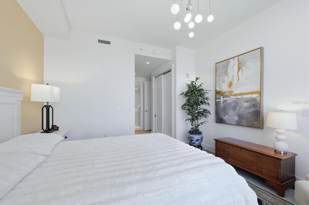 111 S Pineapple Avenue , Unit 811, Sarasota, FL 34236 Photo