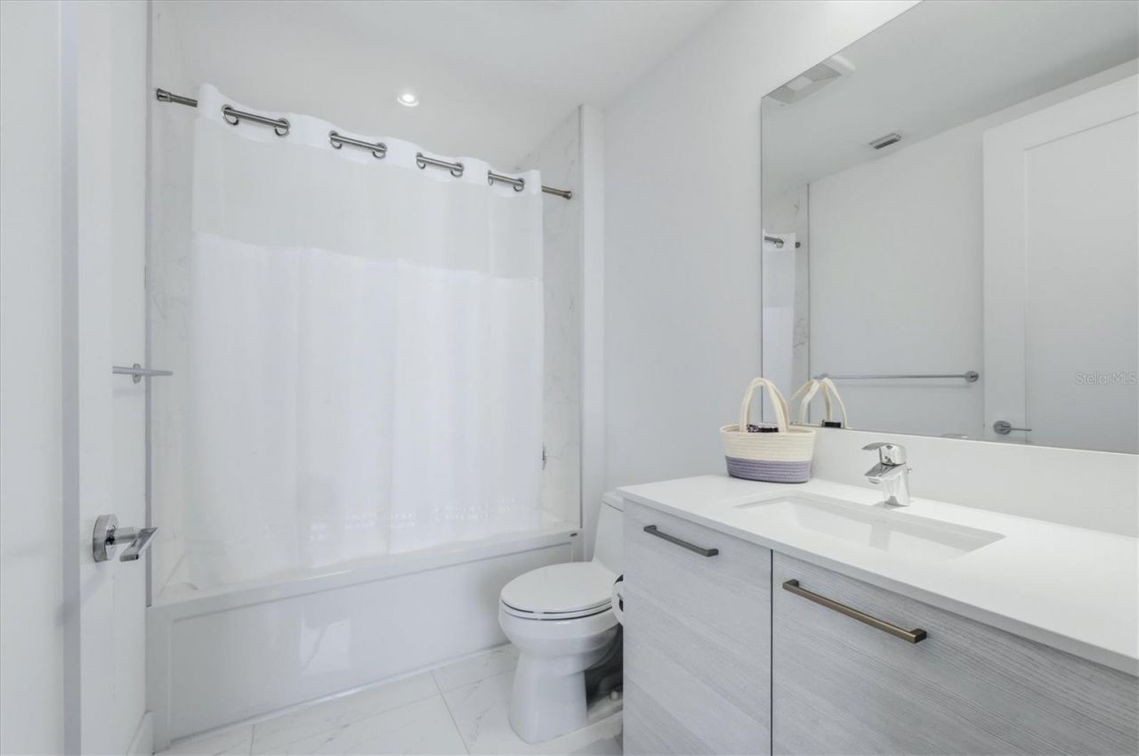 111 S Pineapple Avenue , Unit 811, Sarasota, FL 34236 Photo