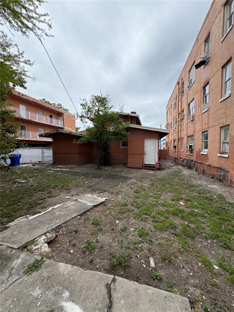 1545 NW 1st St , Unit 1537, Miami, FL 33125 Photo