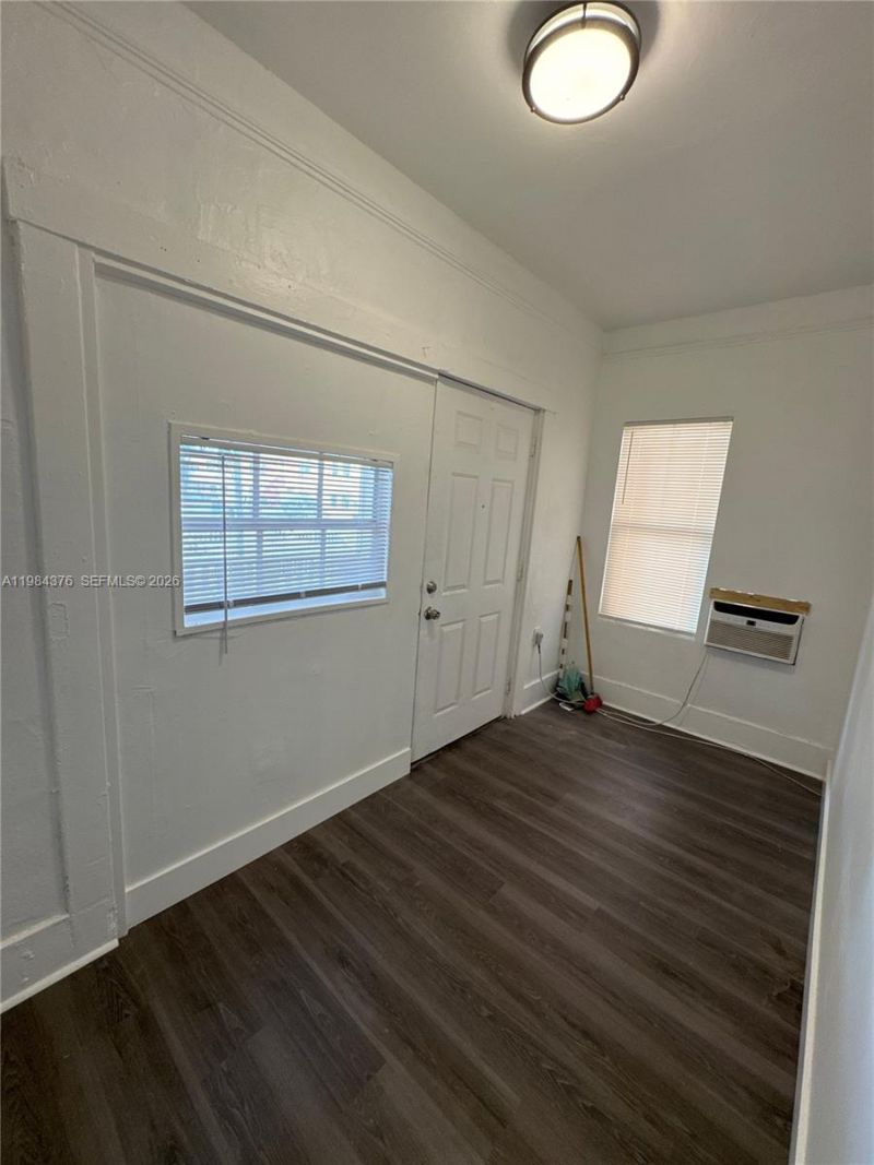 1545 NW 1st St , Unit 1537, Miami, FL 33125 Photo