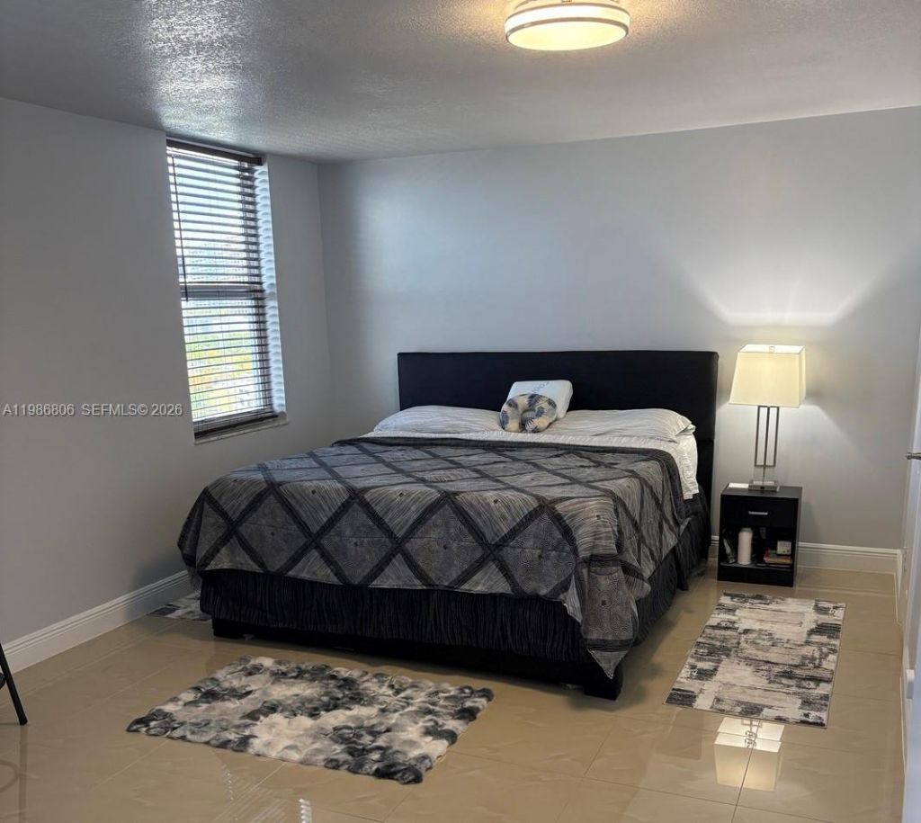 427 Golden Isles Dr , Unit 10D, Hallandale Beach, FL 33009 Photo