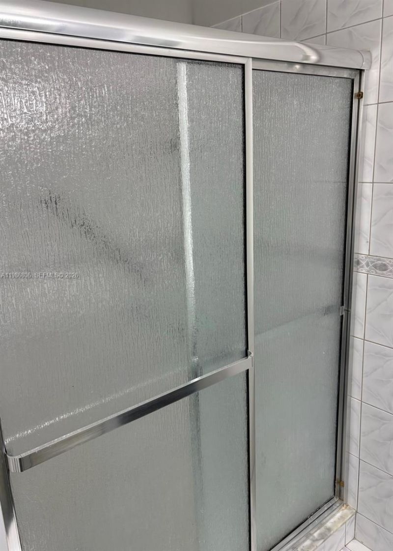 427 Golden Isles Dr , Unit 10D, Hallandale Beach, FL 33009 Photo