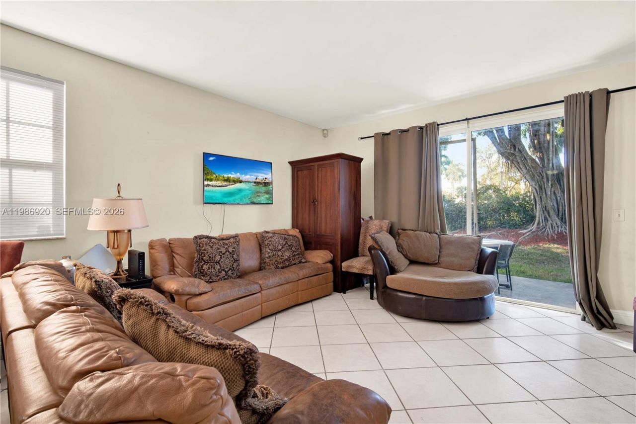 2050 Madeira Dr , Weston, FL 33327 Photo