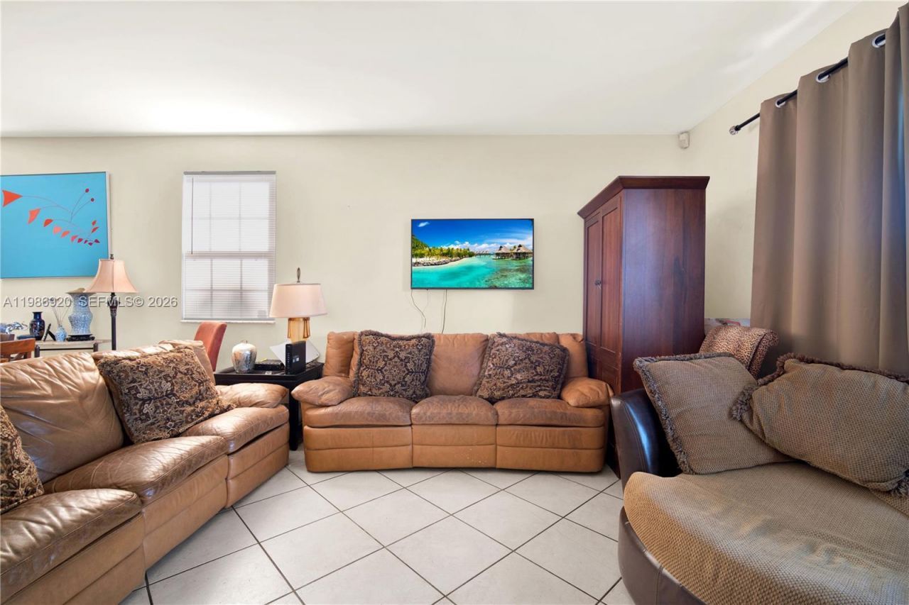 2050 Madeira Dr , Weston, FL 33327 Photo