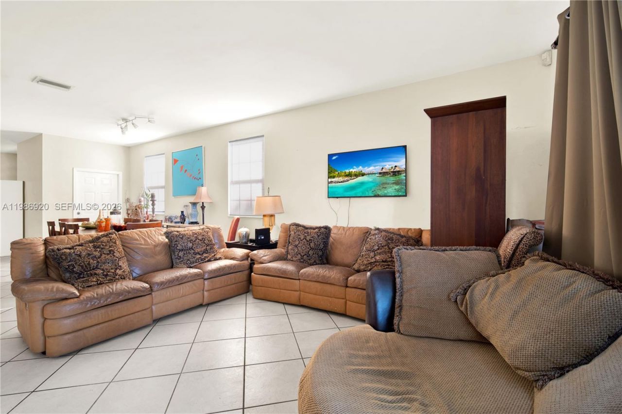 2050 Madeira Dr , Weston, FL 33327 Photo