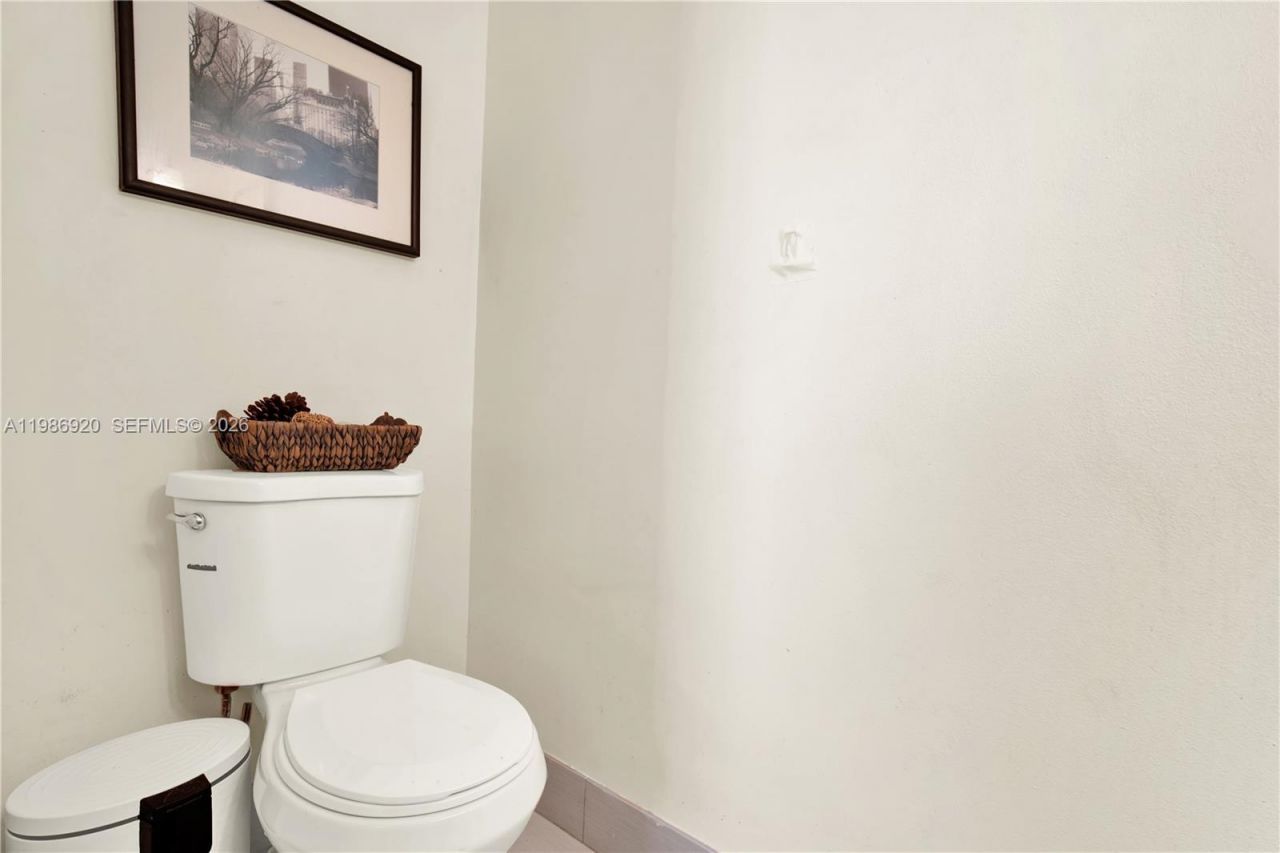 2050 Madeira Dr , Weston, FL 33327 Photo