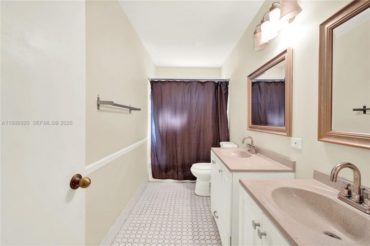 2050 Madeira Dr , Weston, FL 33327 Photo