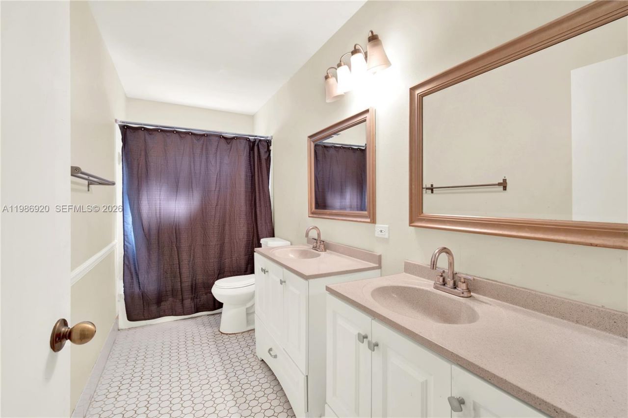 2050 Madeira Dr , Weston, FL 33327 Photo